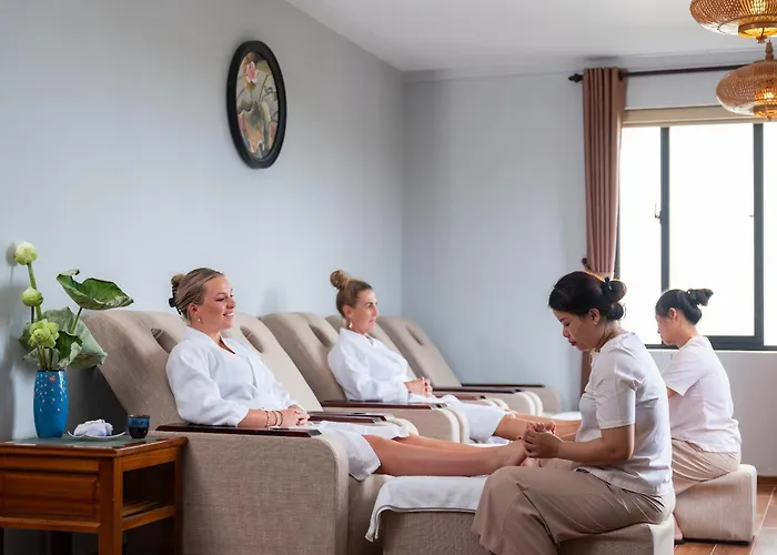 Shining Riverside Hotel & Spa